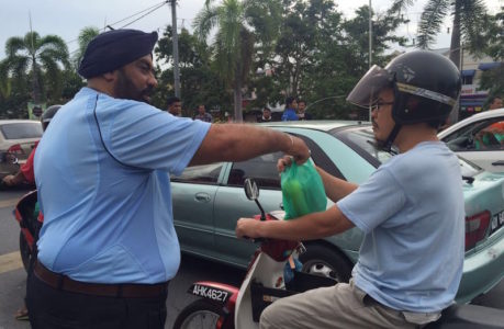 Father-son Sikh pair join distribution of food packets for buka puasa in Perlis