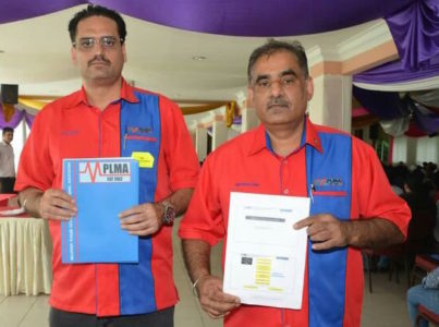 Malaysian Punjabi Money Lenders Association (MPLMA) VP Palvinder Singh (left) and president Ba Beanat Singh