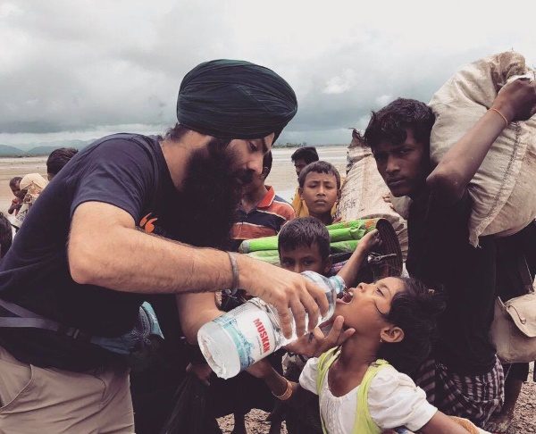 Sikh volunteers reach Bangladesh-Myanmar border to provide langar to Rohingya refugees – Report
