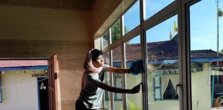 UTAR lecturers, staff help spruce up Tanjung Tualang Sikh Settlement gurdwara