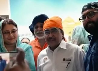 Johari marks Vaisakhi with visits to Tatt Khalsa, Kampung Pandan gurdwaras